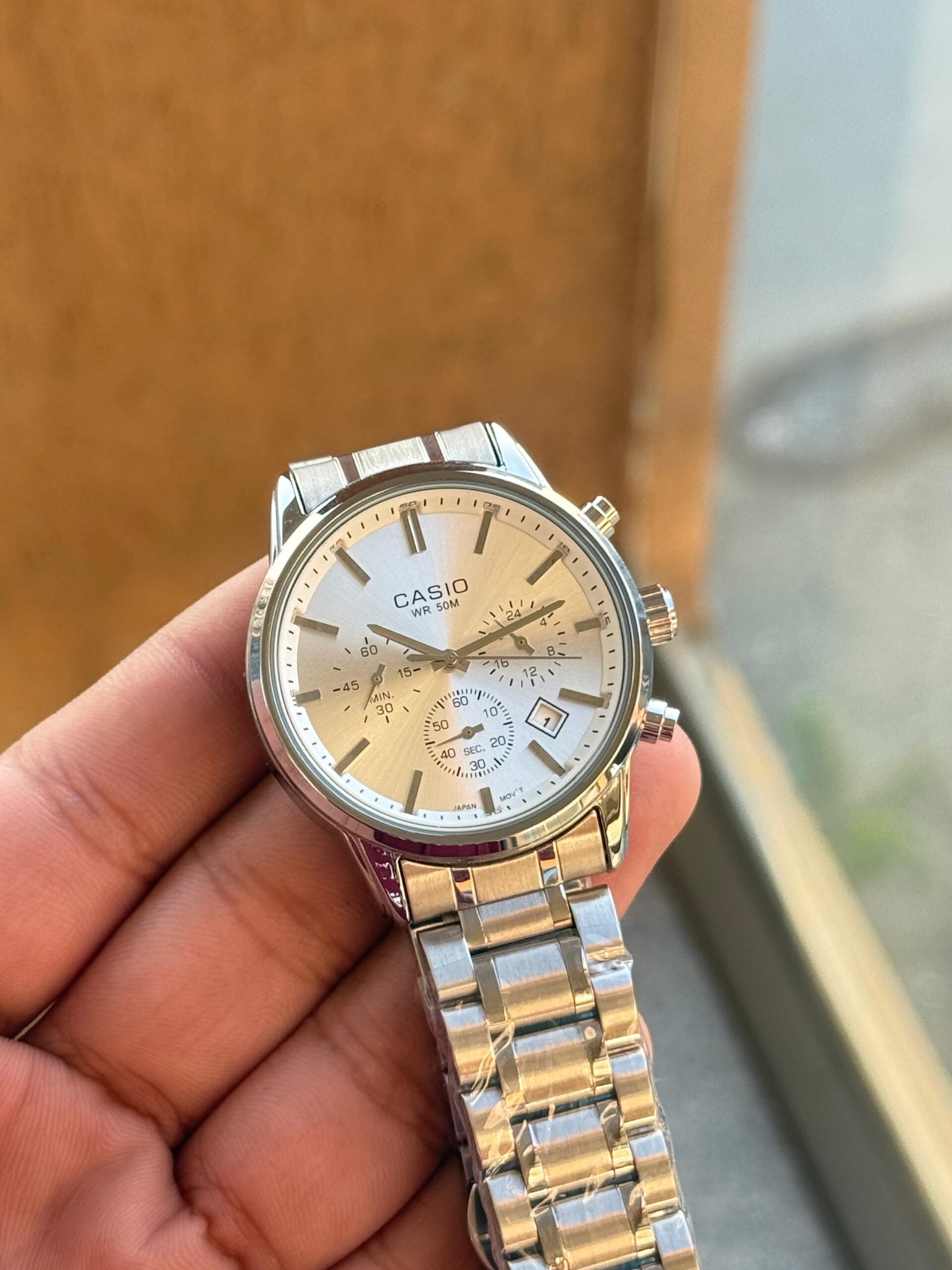 Casio Enticer analog men's watch with a silver stainless steel band and case - Image 3